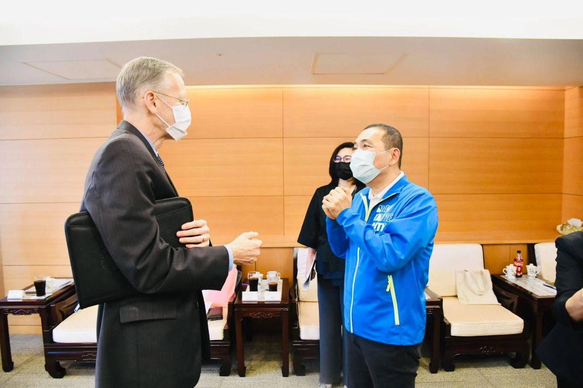 ▲新北市長侯友宜３月初與美國在台協會AIT主席莫健後，如今又與AIT處長酈英傑見面。（圖／翻攝自侯友宜臉書）