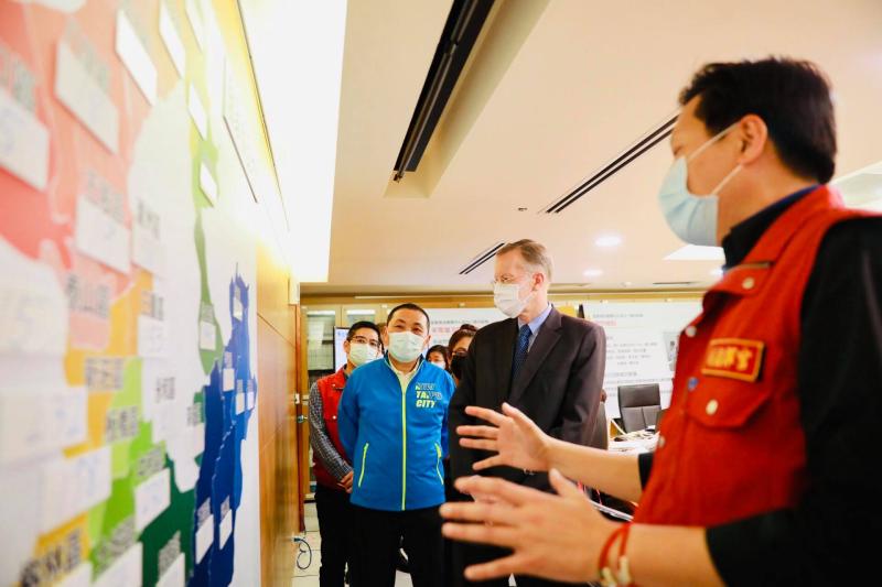 ▲新北市長侯友宜3月初與美國在台協會AIT主席莫健後,如今又與AIT處長酈英傑見面。(圖/翻攝自侯友宜臉書)