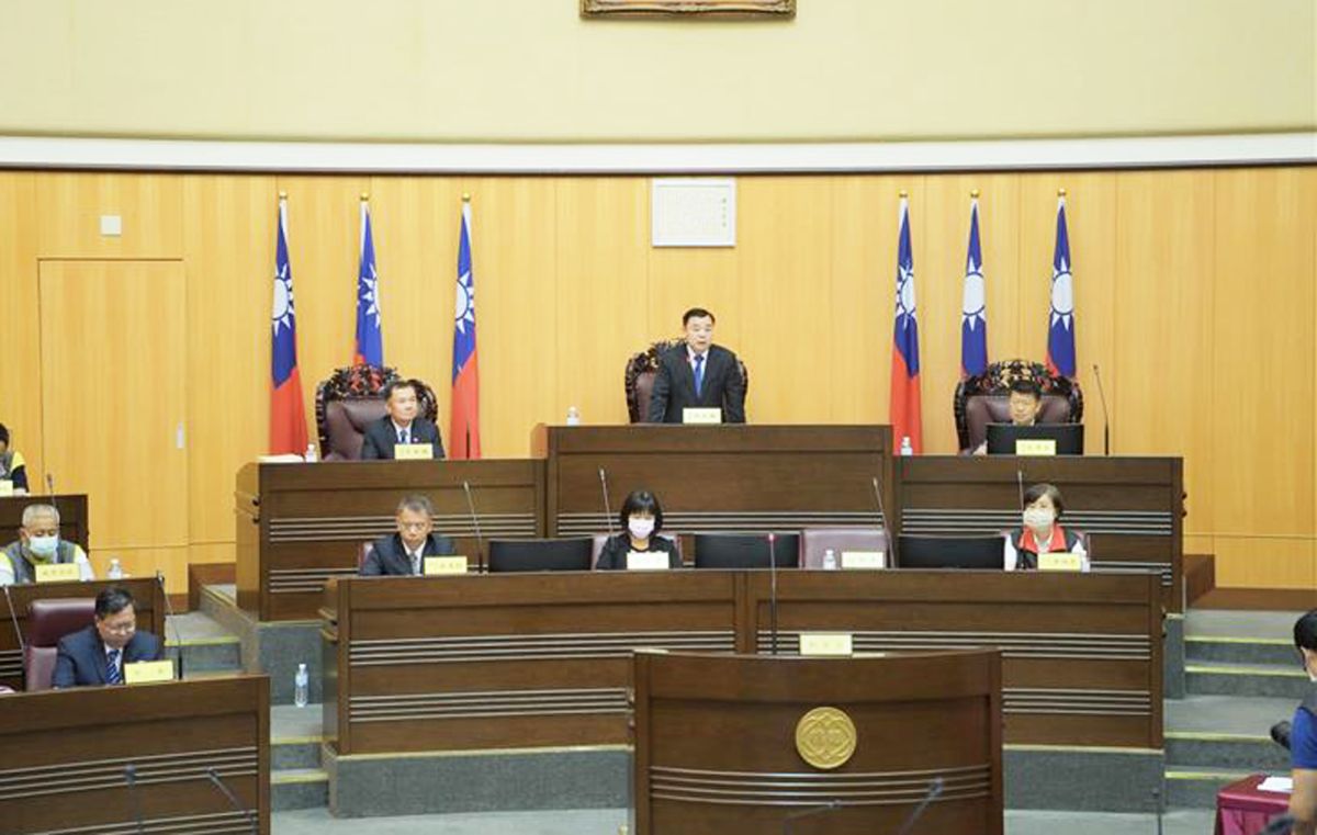 ▲桃園市議會為因應新冠肺炎疫情，將第2屆第3次定期會提早開議，在今(14)日舉行閉幕大會，成為全台第一個完成定期會總質詢的地方議會。（圖／桃園市議會提供）