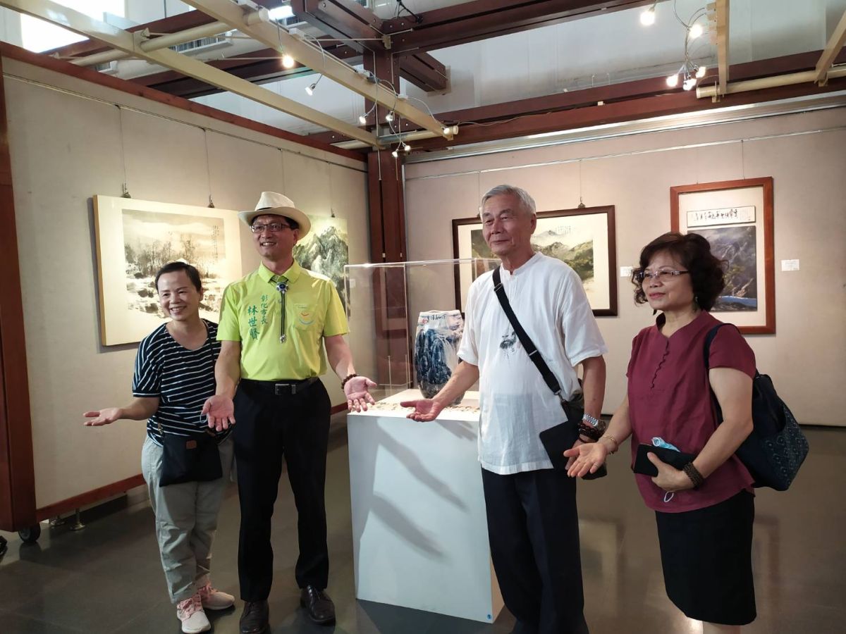 ▲黃茂松水墨創作個展即日起在彰化藝術館展出，彰化市長林世賢讚其畫作具有生命力，誠摯邀請您前往欣賞。（圖／記者葉靜美攝，2020.05.14）