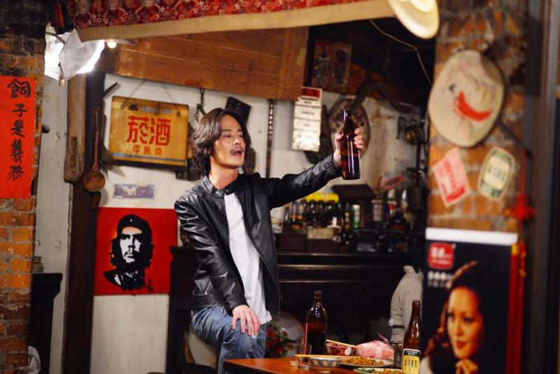 ▲夏騰宏為戲去上台語課。(圖