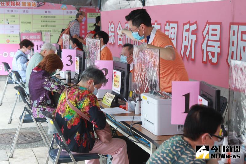 ▲國內本土疫情嚴峻,三級警戒延至6月28日,外界也關注所得稅申報是否會再延長至7月底?行政院長蘇貞昌要財政部滾動式檢討,評估可行性。(圖/資料照,記者葉政勳攝)