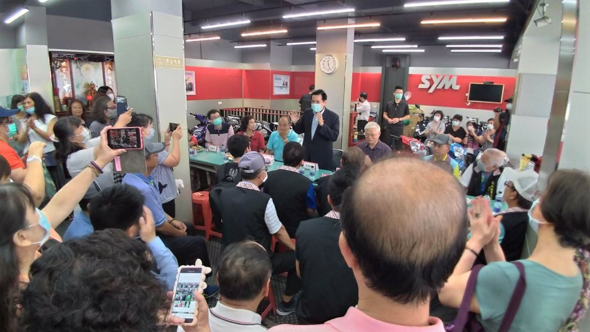 ▲前總統馬英九走訪基層，歸納出紓困亂象來自政府的「四不一沒有」。（圖／翻攝自馬英九臉書）