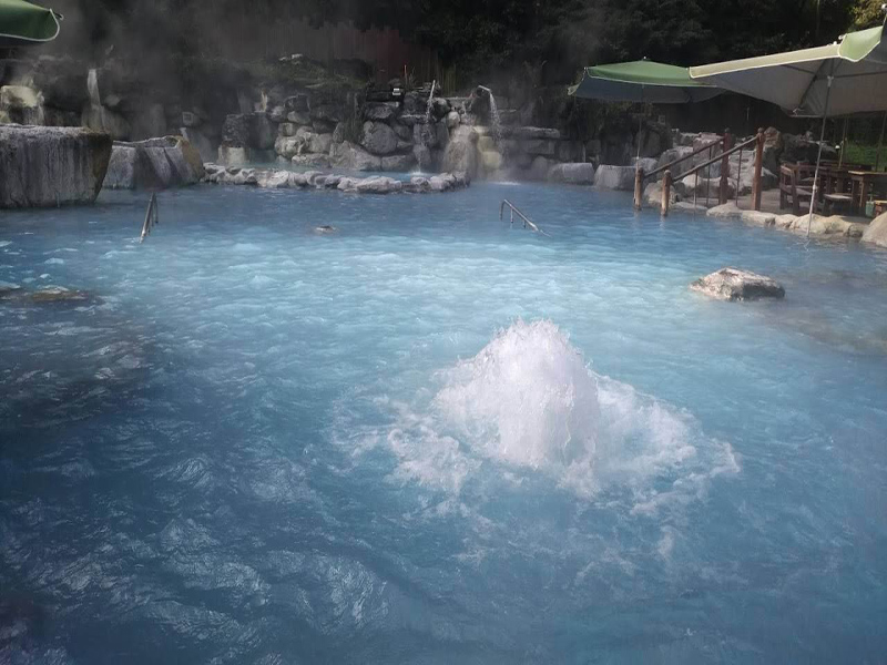  520浪漫聯想　鳩之澤拍照打卡免費泡藍溫泉
