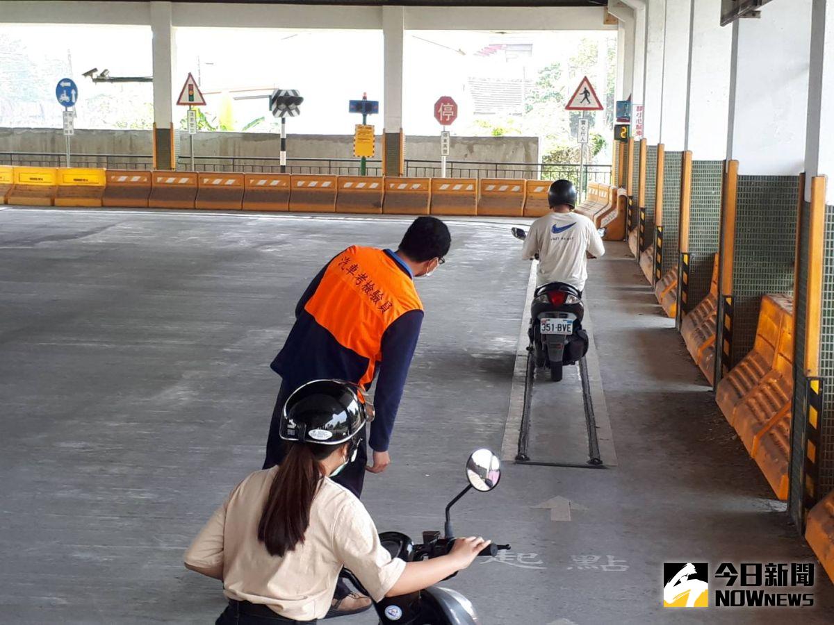 為了遏止無照駕駛行為，立院交通委員會今（20）日初審通過加重罰則，最高可罰6萬元，且可扣車保管。（圖／記者陳雅芳攝，2020.05.15）