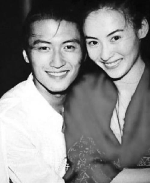 ▲張柏芝2006年曾瞞著父母閃嫁男星謝霆鋒,兩人在菲律賓祕婚,但婚姻僅維持5年就以離婚收場,背後原因一直都是個謎。(圖/翻攝微博) ▲張柏芝2006年曾瞞著父母閃嫁男星謝霆鋒,兩人在菲律賓祕婚,但婚姻僅維持5年就以離婚收場,背後原因一直都是個謎。(圖/翻攝微博)