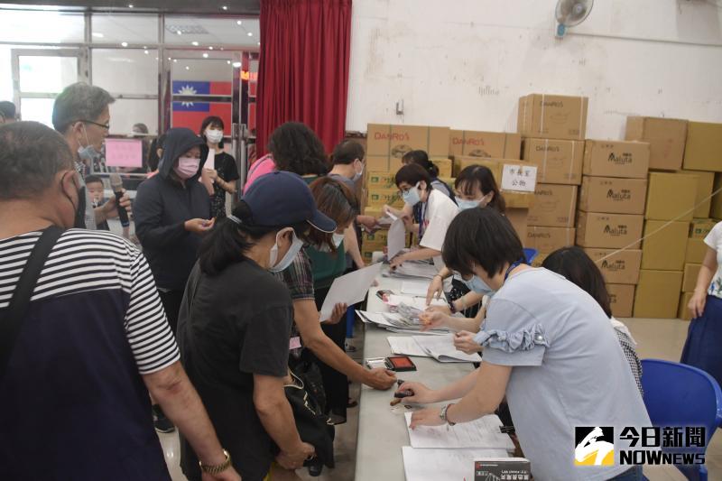 ▲中央辦理擴大急難紓困業務自5月6日辦理,民眾大多不曉得如何申辦。(圖/記者陳雅芳攝,2020.05.15)