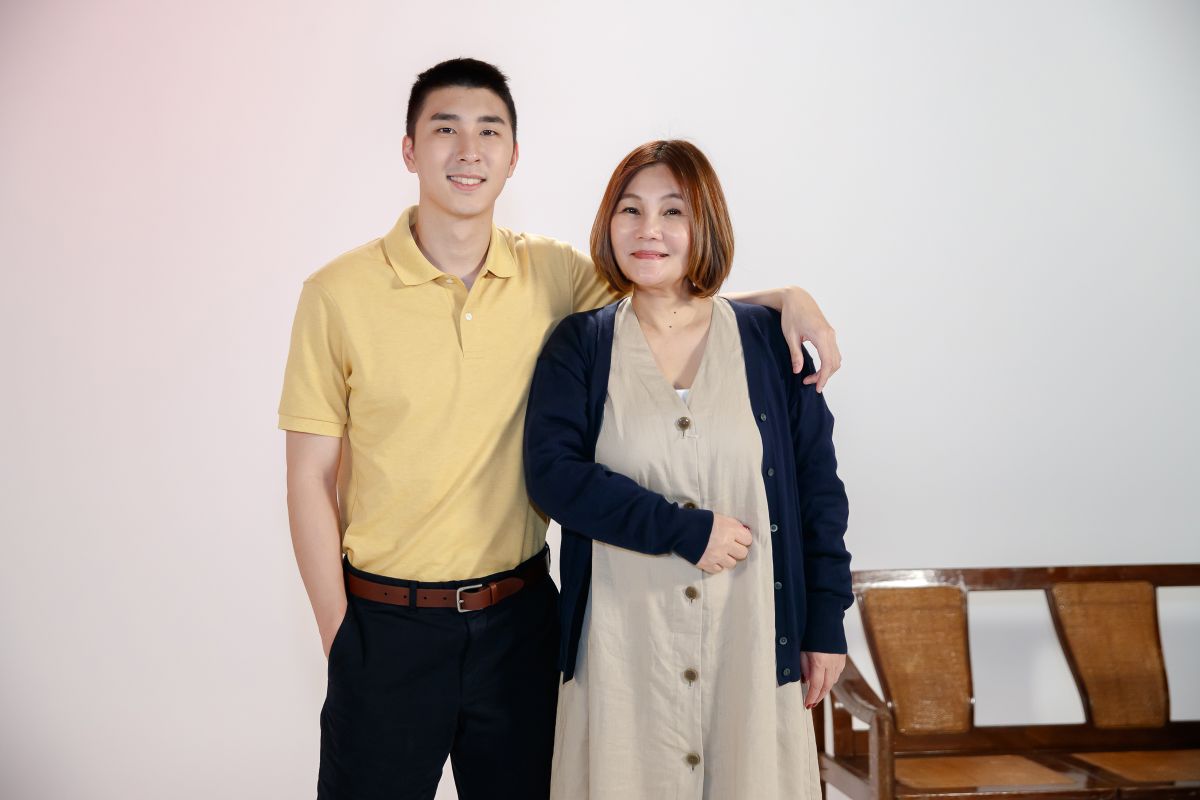 ▲官靈芝（右）、胡釋安合作演出MV。（圖／新視紀整合行銷提供）