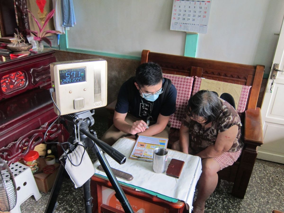 ▲室內空氣檢測主要是檢測二氧化碳、甲醛、細懸浮微粒(PM2.5) 等物質。〔圖／嘉市府提供2020.05.15〕