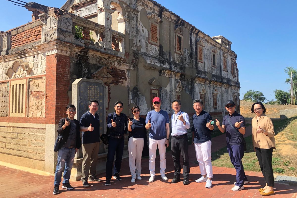 ▲雄獅旅遊集團高層抵金踩線，總經理黃信川親自帶隊。(圖／金門觀光處提供)