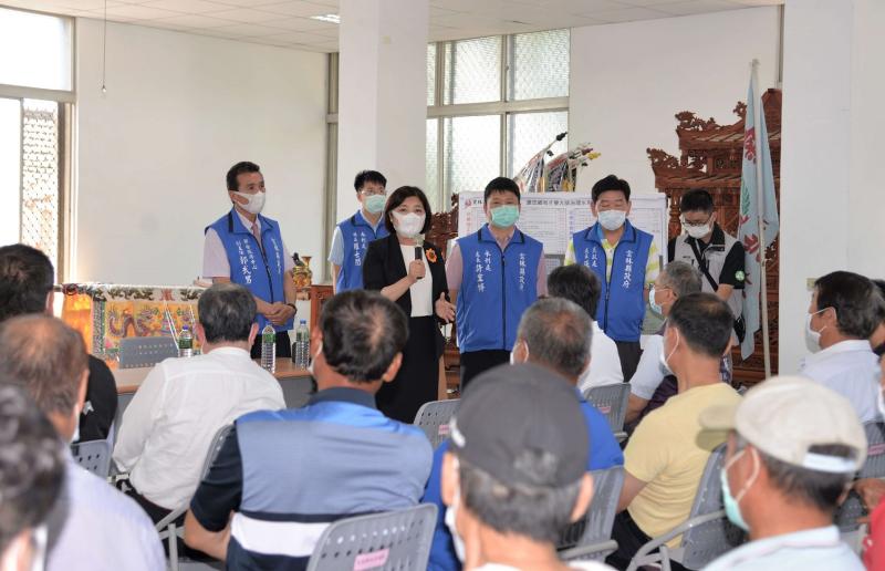 ▲縣府於龍岩村龍安宮向鄉親簡報、聽取地方心聲。(圖/記者蘇榮泉攝,2020.05.15)