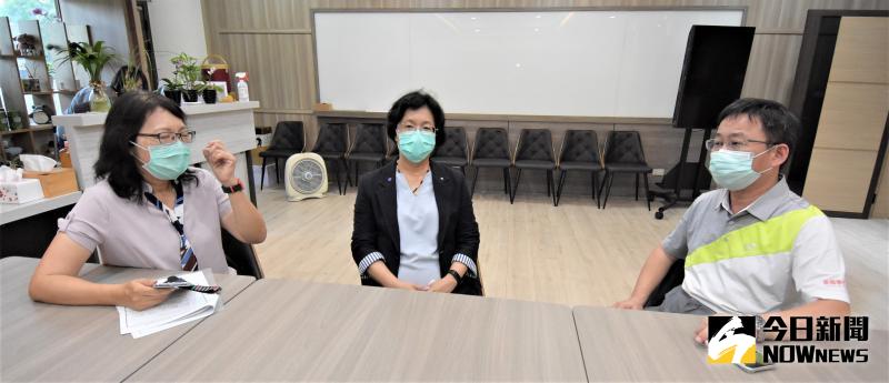 ▲彰化縣長王惠美前往彰化高中考場,關心考場各項防疫規畫準備情形。(圖/記者陳雅芳攝,2020.05.15)
