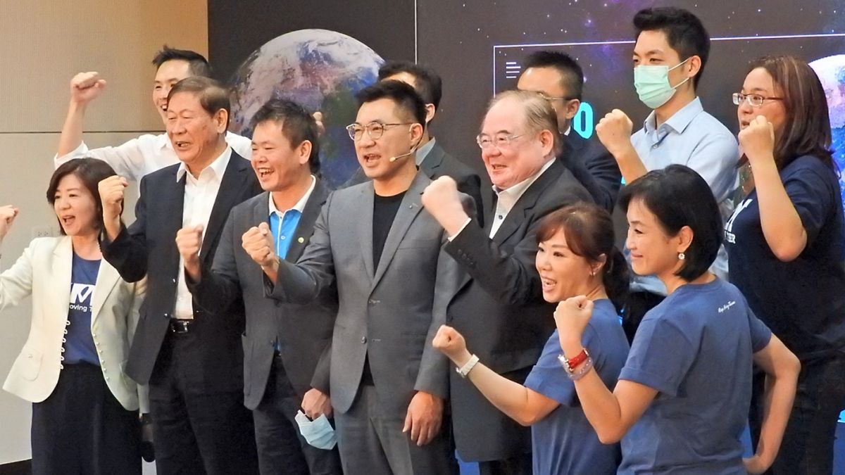 ▲國民黨主席江啟臣和黨中央一級主管、立院黨團幹部合影。( 圖 / 記者陳弘志攝 )