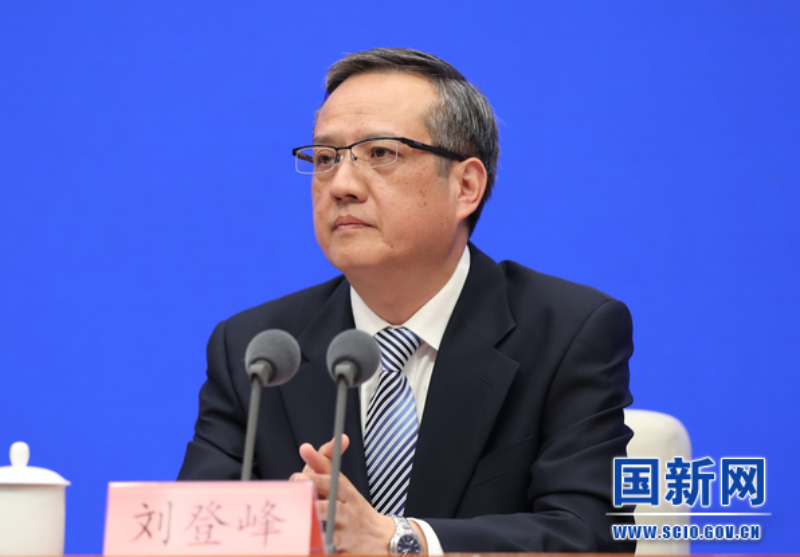 ▲中國國家衛健委科教司監察專員劉登峰 15 日於記者會。（圖／翻攝自中國國務院新聞辦公室網站）