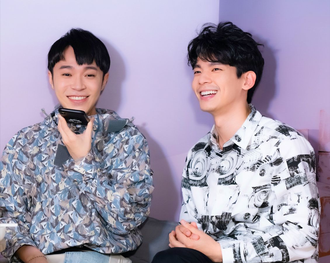 ▲青峰（左）在直播時現場call out張鈞甯，與林柏宏大談拍攝MV時的插曲。（圖／環球音樂提供）