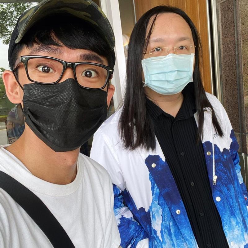 ▲兩人也在拍攝結束後合影一張。(圖/翻攝阿滴日常