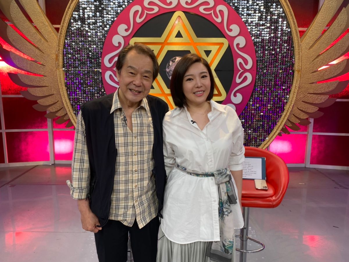 ▲張魁（左）與女兒娃娃一起上節目宣傳新戲。（圖 / 東風衛視提供）