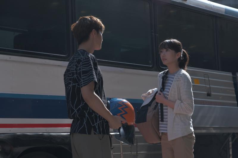 ▲炎亞綸（左）與日本女星波瑠主演《路台灣Express》。（圖 / friDay影音提供）
