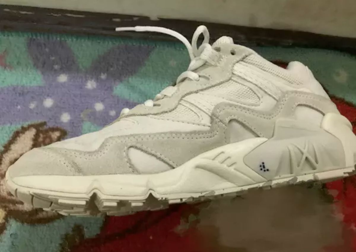 ▲一名女網友表示，近 2、3 個月在靜宜商圈頻頻出現女學生鞋子被「做記號」的情況。（圖／翻攝自 Dcard ）