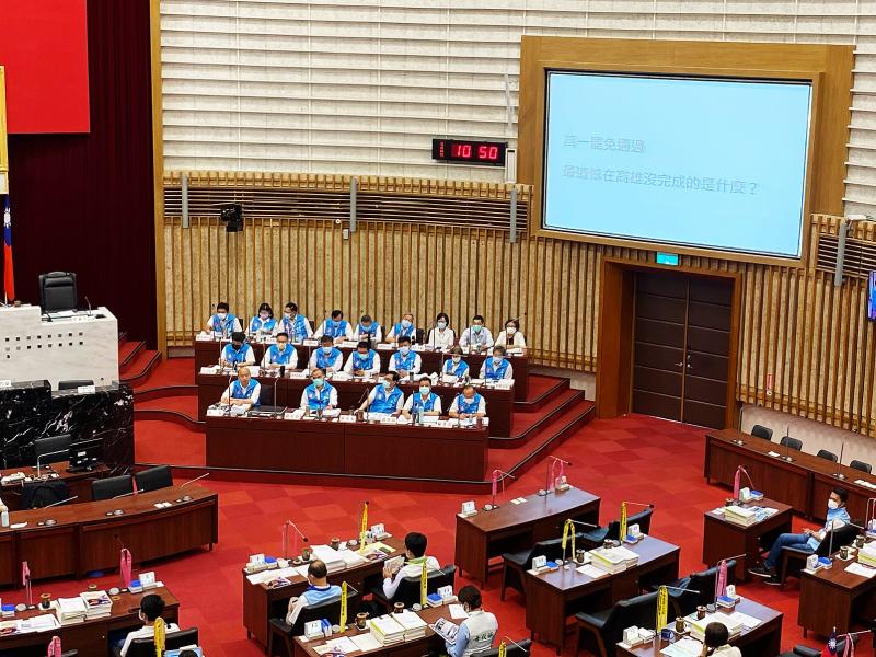 ▲高雄市長韓國瑜今(18)日到議會定期會施政報告強調,參選總統期間,副市長以及市府團隊仍非常認真為高雄市打拚,確保市政不間斷,而他個人在參選期間也每天和市府團隊保持熱切聯絡,掌握重大市政進展。(圖/記者張文晃攝,2020.05.18)