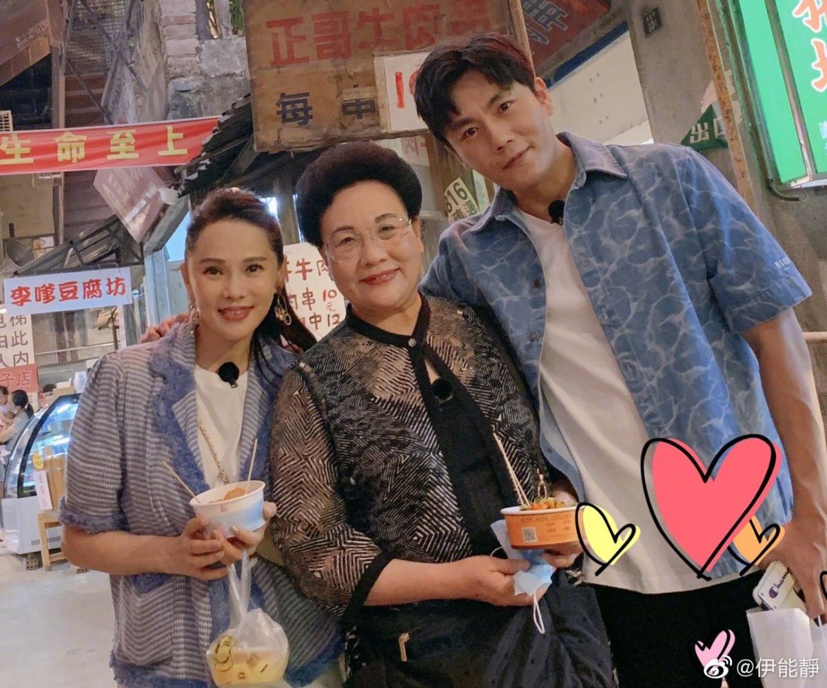 ▲伊能靜（左）甜蜜同框婆婆和老公。（圖／伊能靜微博） 