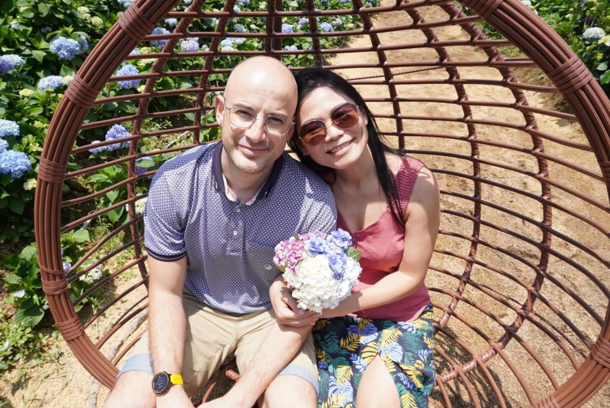 ▲吳鳳（左）與妻子陳錦玉結婚多年，育有兩名女兒。（圖／吳鳳臉書）