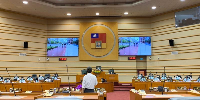 ▲嘉義市議會進行市政總質詢議程。(圖/記者陳惲朋攝)