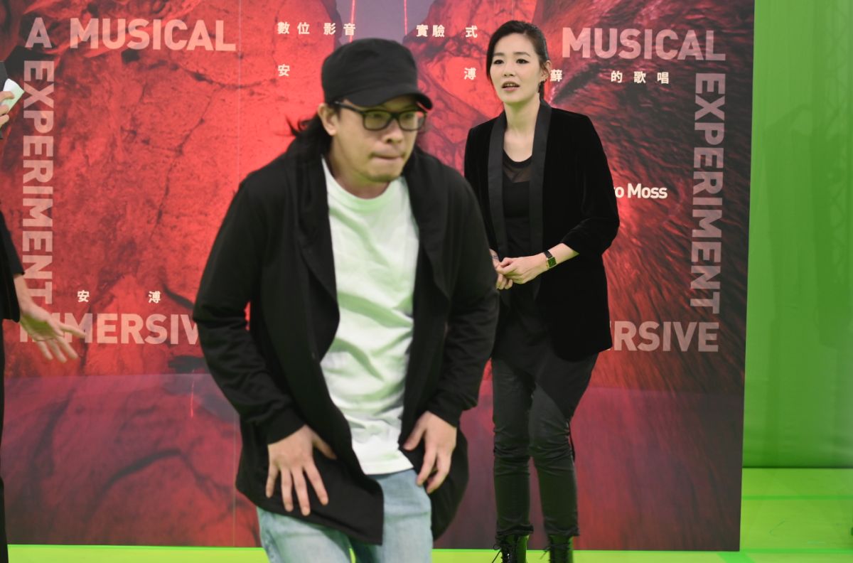 ▲安溥（右後）和老公蘇柏維難得同台亮相。（圖／記者林柏年攝）