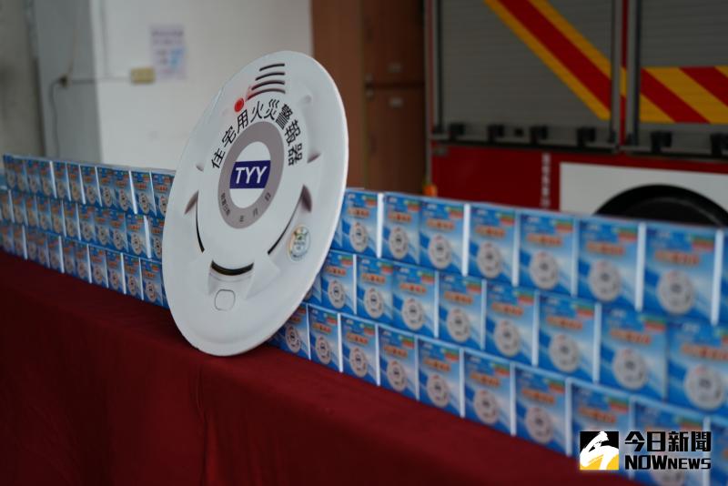 ▲住警器可以在火災發生初期偵測煙熱,並發出警報聲響,立即發現與反應。(圖/記者陳雅芳攝,2020.05.18)