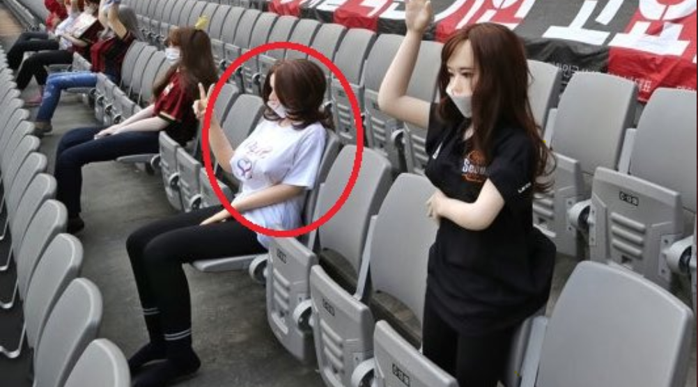 ▲FC首爾用充氣娃娃代替民眾。（圖／取自推特）