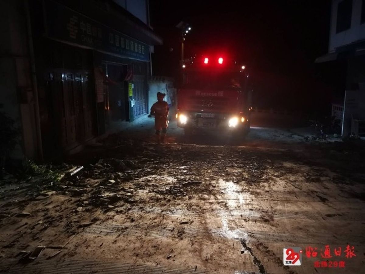 ▲雲南前往救災的消防員。（圖／翻攝自《昭通日報》）