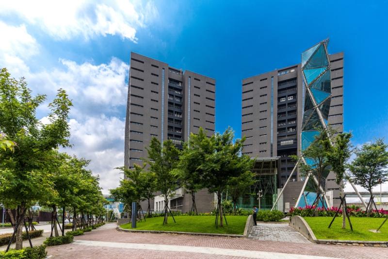▲各項建設繼中港綠堤、願景水岸公園、中央合署辦公大樓也都完工。(圖/公關照片)