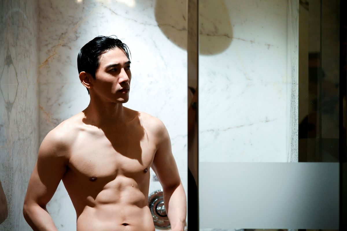 ▲張立昂沖澡戲幾乎全裸。（圖 / 三立提供）