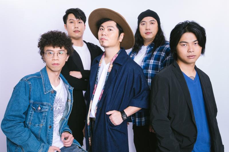 ▲黃子軒與山平快將工作室地點搬到新竹東門市場。(圖/獨一無二娛樂文化提供)