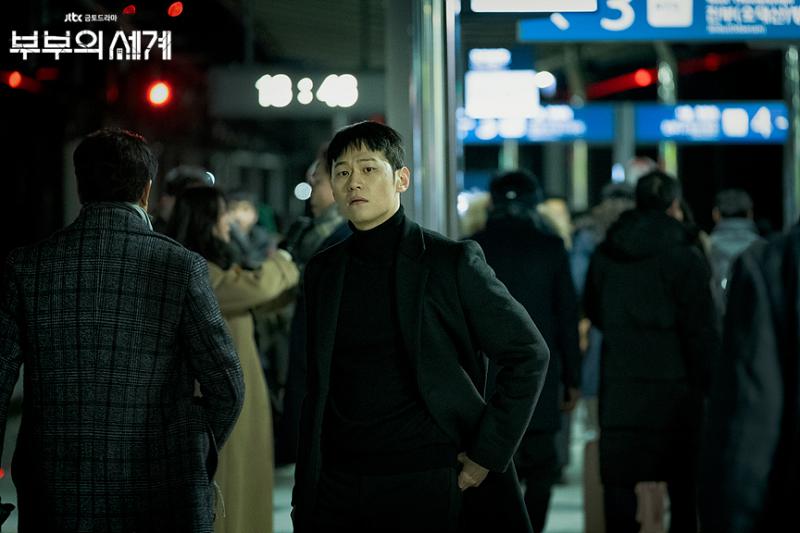 ▲李學周(左)認為劇中死因是自殺。(圖/JTBC)