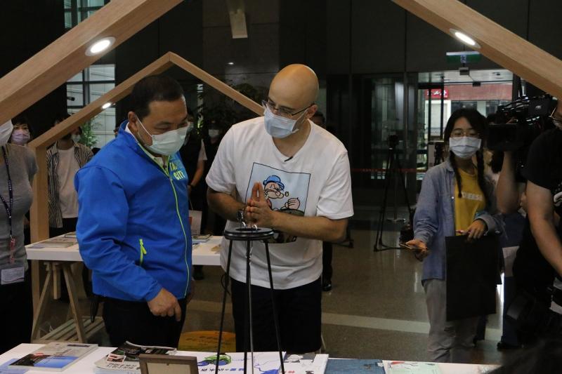 ▲新北閱讀節「撩你的新北·翻閱世界」特展18日於新北市政府1樓大廳隆重展開(圖/記者宋原彰攝,2020.05.19)