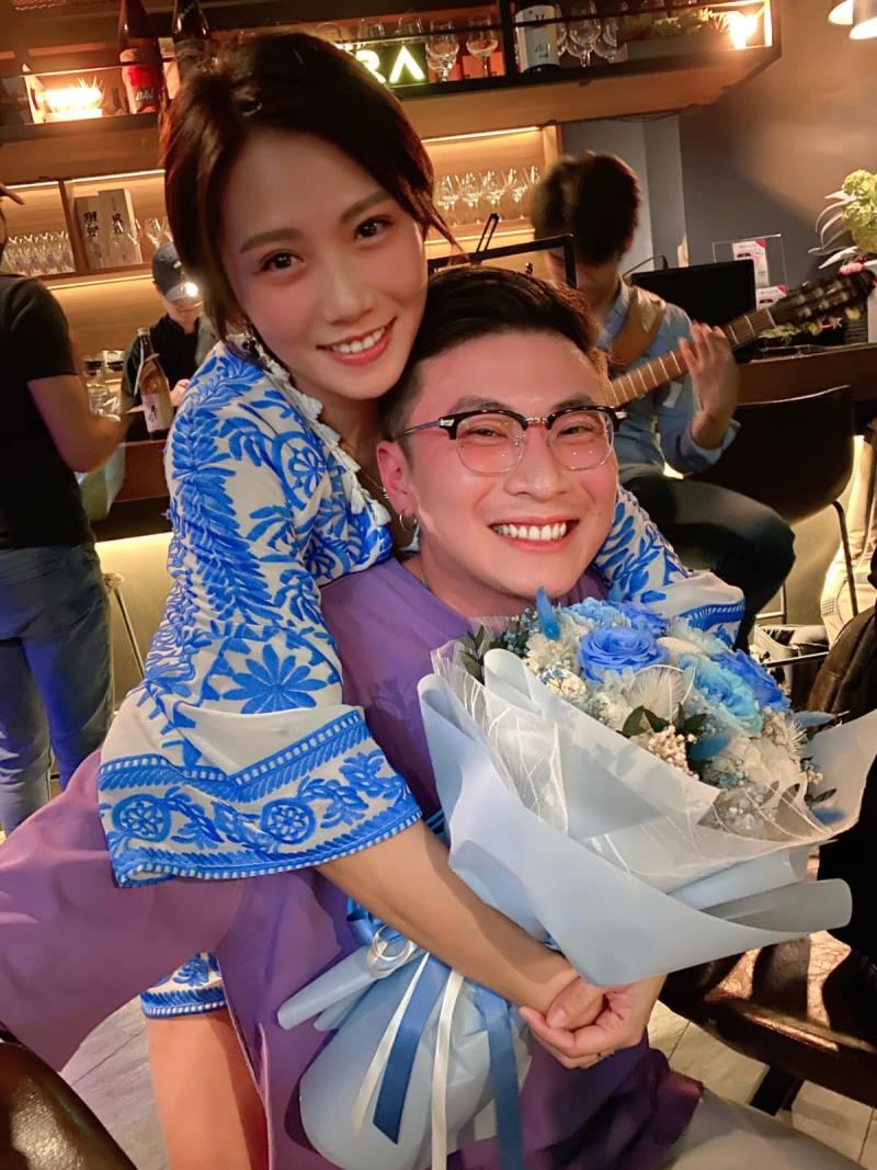 ▲大牙接受男友求婚。(圖
