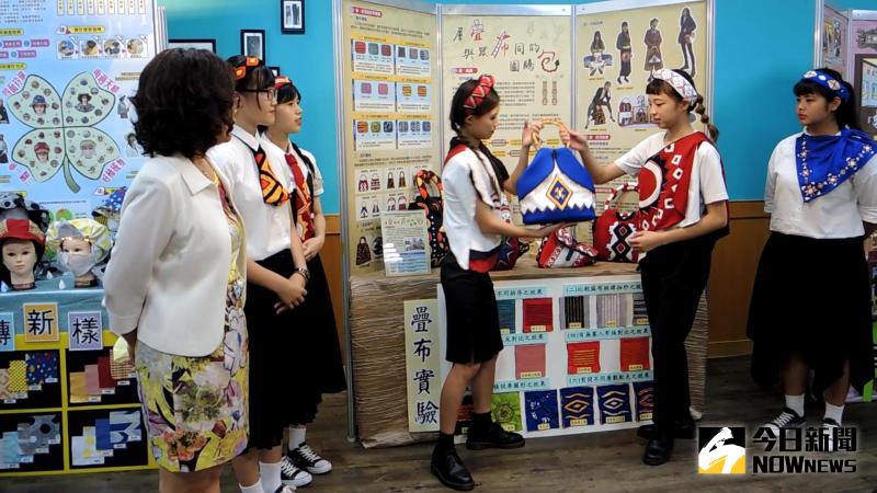 ▲以拼布手法把原住民圖騰融入包款設計,兼具原住民美麗的傳統圖騰及現代感設計。(圖/記者陳雅芳攝,2020.05.19)