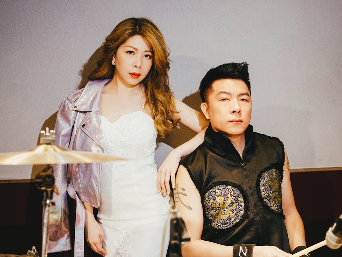 ▲董事長樂團的金剛（右）與交往3年的女友結婚。（圖／獨一無二娛樂提供）