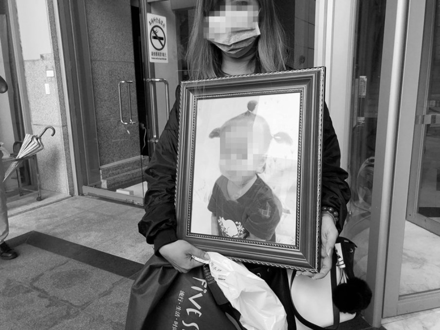 ▲二審上訴駁回，維持一審判決，薛姓女童阿嬤表示，「接受」。（圖/記者陳聖璋攝）