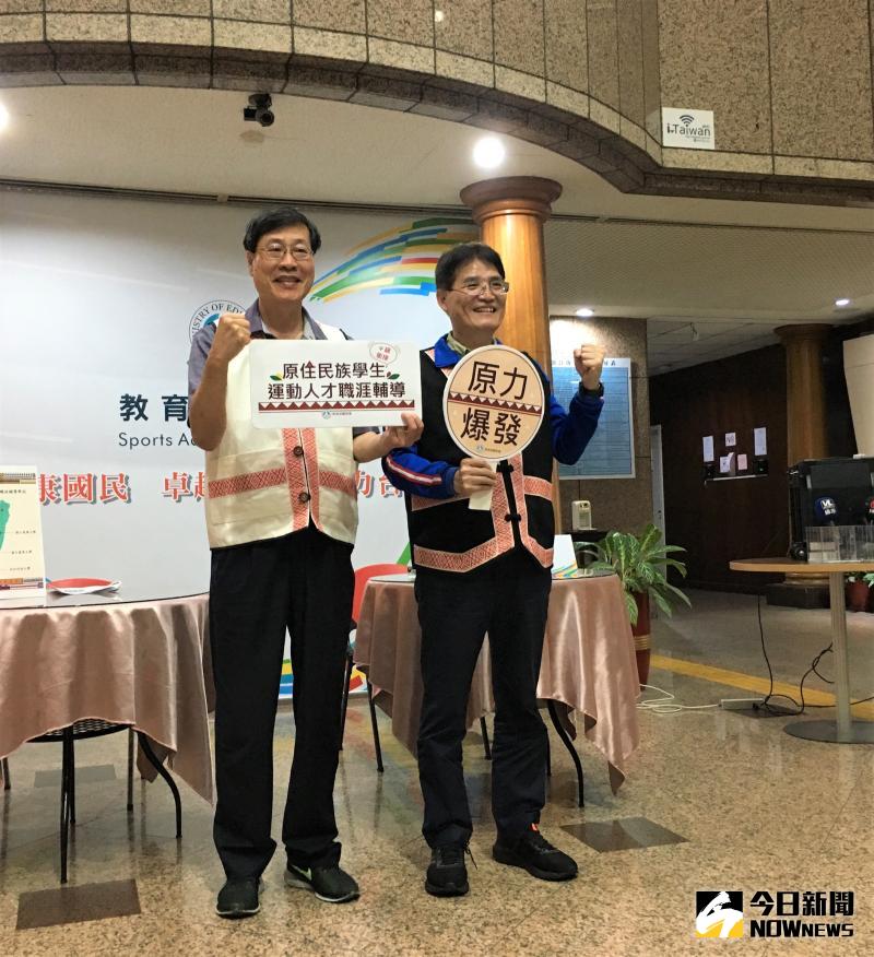 ▲體育署長高俊雄(右)、體育署學校體育組長王漢忠。(圖/鍾東穎攝