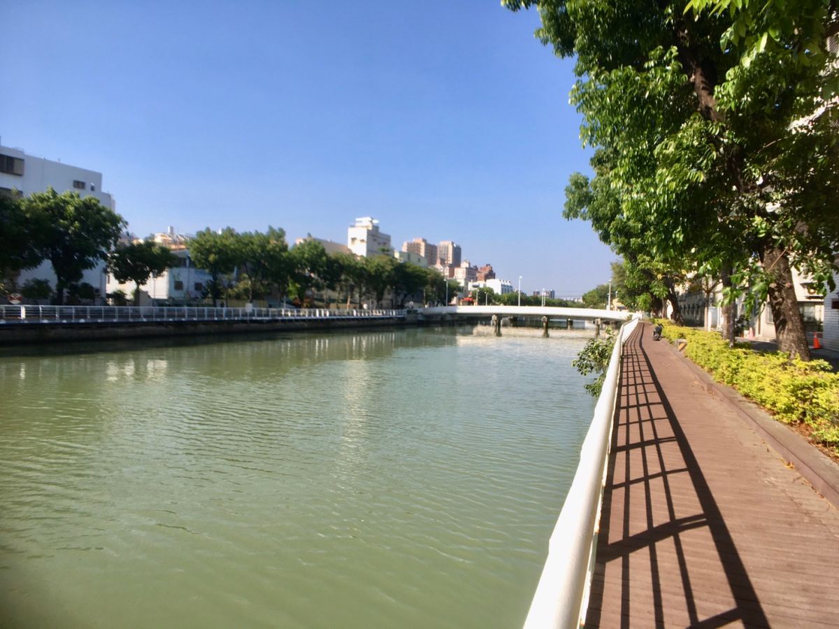 ▲位處夢時代和草衙道之間的鎮昌國小生活圈房價親民。（圖／信義房屋提供）