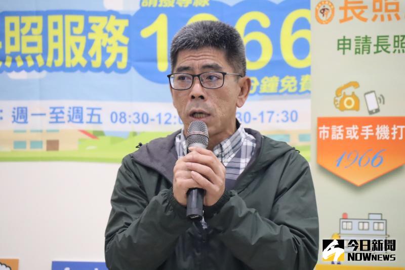 ▲楊曜說澎湖縣政府今年突然動用離島基金,只補助了「電動車」這個項目,卻刻意排除符合環保的七期燃油車,讓傳統機車行業績一落千丈難以生存。(圖/記者張塵攝)