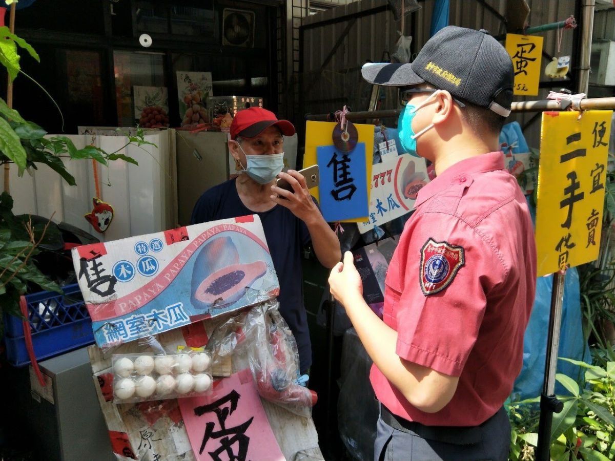 ▲消防局執行勤務時，消防人員都會穿著消防制服。(圖／柳榮俊翻攝2020.5.22)