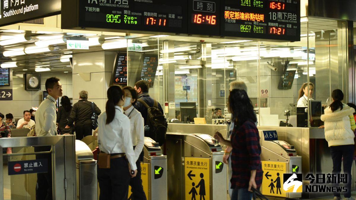 ▲針對連續假日雙鐵是否開放站票及自由座議題，交通部表示，在指揮中心正式決議通過解除連假期間站票及自由座的限制前，雙鐵仍將維持現行的防疫方案。（圖／NOWnews資料圖片）