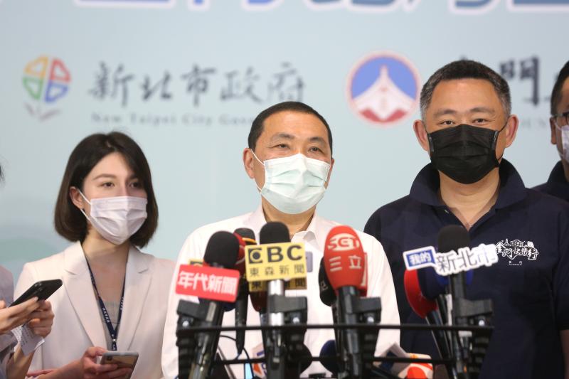 ▲新北市長侯友宜今(22)日主持防疫會議宣布,市內各類場館下周一(25)日起進入第四梯次開放階段。(圖/記者宋原彰攝,2020.05.22)