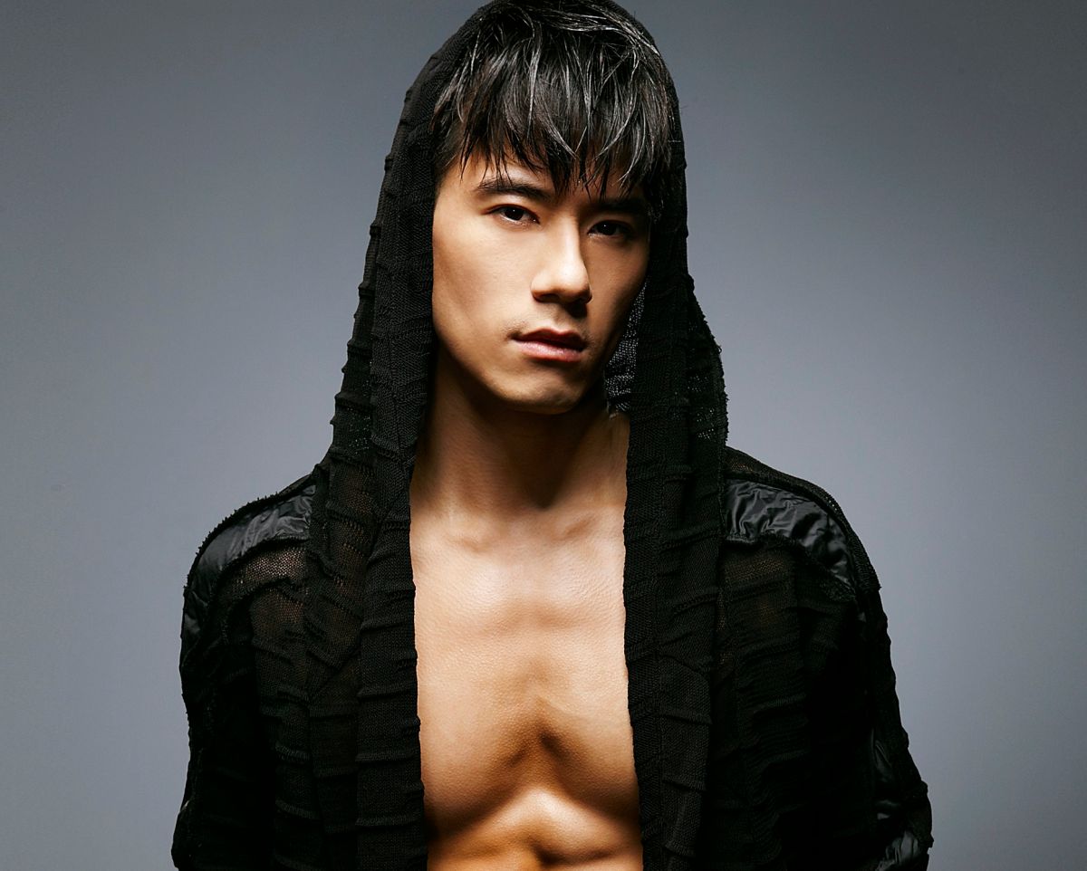 ▲JR紀言愷重新演繹《紫禁之巔》主題曲〈風雲變色〉。（圖／索尼音樂提供）