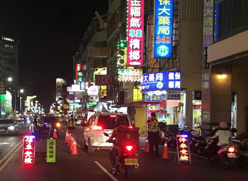 ▲路檢酒測示意圖。(圖/記者鄧力軍攝)