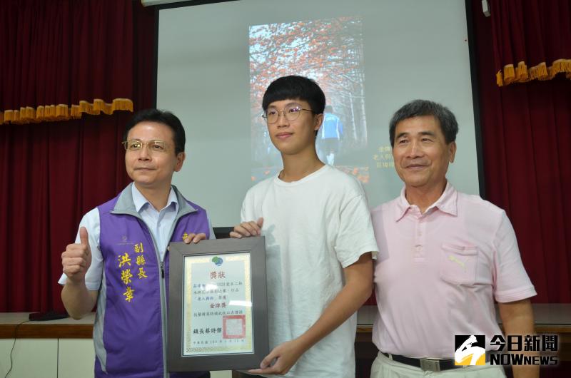 ▲2020愛在二林木棉花季攝影比賽,二林鎮公所舉辦頒獎典禮,年僅20歲的二林子弟莊瑋翔勇奪金牌。(圖/記者陳雅芳攝,2020.05.22)