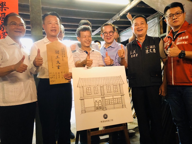 ▲嘉義縣長翁章梁、吳嘉文藥師夫婦、民雄鄉長何嘉恒、縣議員陳文忠等人一起舉行開工儀式。(圖／嘉義縣政府提供）